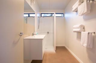 Swansea Beach Chalets - 8