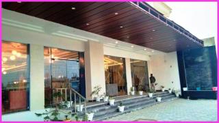 New Marine Road BeachFront The Royal Bay Suite - Lift-Parking - Restaurant - Fully Air Conditioning Deluxe Rooms - A Best Luxuary Hotel - 4