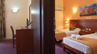 Triton Hotel Piraeus - 7