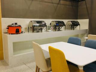 IU Hotels· Wuhan Jianghan Road Metro Station - 8