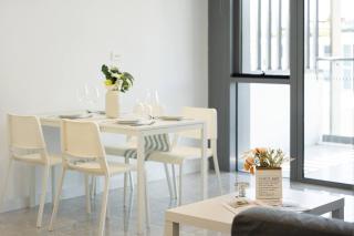 Cozy 2BR Stay - Walk to Cafés & City Links - 7