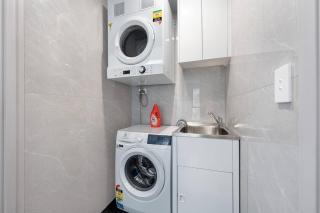 Cozy 2BR Stay - Walk to Cafés & City Links - 4