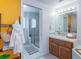 Heaven Heights - HotTub, Pet Friendly, EV Outlet, Pool Table, Game Room, BBQ, FirePit, Library - 3