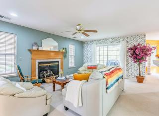 Heaven Heights - HotTub, Pet Friendly, EV Outlet, Pool Table, Game Room, BBQ, FirePit, Library - 9