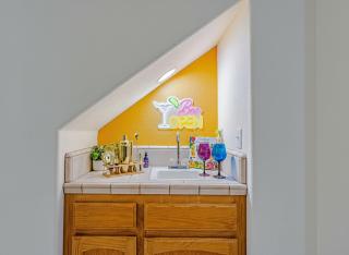 Heaven Heights - HotTub, Pet Friendly, EV Outlet, Pool Table, Game Room, BBQ, FirePit, Library - 1