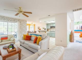 Heaven Heights - HotTub, Pet Friendly, EV Outlet, Pool Table, Game Room, BBQ, FirePit, Library - 4