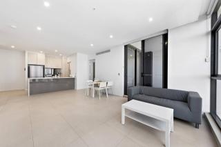 Chic 2BR Apartment – Easy City & Airport Access - 5