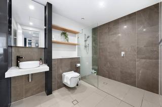 Chic 2BR Apartment – Easy City & Airport Access - 3