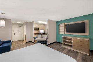 MainStay Suites Sterling near Dulles Town Center - 3