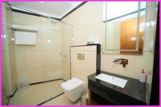 BALCONY ROOMS - PRIME LOCATION - Near Swargadwar Sea Beach - Bengali market -HOTEL D- PALACE- PURI - Lift-Parking - Restaurant - Best Hotel In Puri - 4