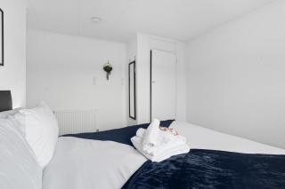 Cosy 3-Bed Home near Birchwood Business Park by Traboule Properties LTD - 2