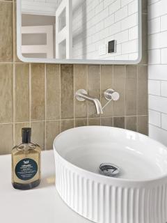 The Edward Residences, Quiet Luxury 3 bed condo - 9