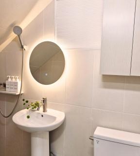 open,Hongik University Station ,10 minutes on foot,Cozy house with artistic sensibility - 1