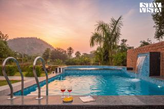 StayVista at Rayana with BBQ, Bonfire & pool - 3