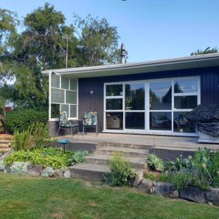 Charming Motueka Getaway with Air-Con - 9