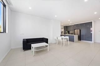 Spacious 3BR Apt - Near Station & Airport - 9