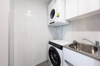 Spacious 3BR Apt - Near Station & Airport - 6