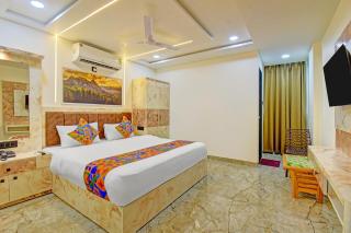 FabHotel Relax Inn - 7