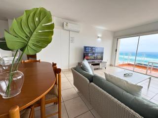 6 Glitter Bay - Stunning seaviews & beach access - 3BR Umhlanga - 4
