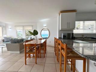 6 Glitter Bay - Stunning seaviews & beach access - 3BR Umhlanga - 3