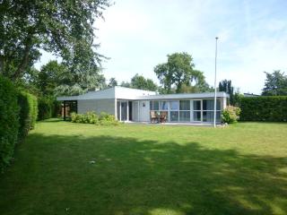 Detached bungalow, perfect for water sports and nature enthusiasts - 0