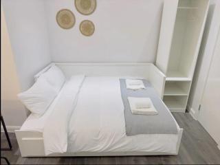 Hackney Studios by Sleepy - 2