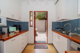 Stunning Glencairn home close to beach - 2