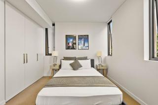 Modern One Bedroom Apartment in Forest Lodge Near Sydney CBD Sleeps Four - 7