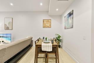 Modern One Bedroom Apartment in Forest Lodge Near Sydney CBD Sleeps Four - 1
