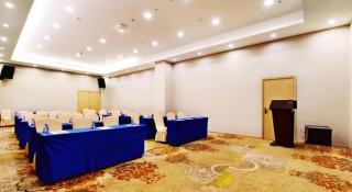 Kyriad Marvelous Hotel Yiyang Xiufeng Park - 1