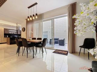 Rooftop Oasis with Plunge Pool & BBQ - 7