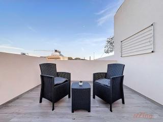 Rooftop Oasis with Plunge Pool & BBQ - 4