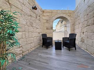 Rooftop Oasis with Plunge Pool & BBQ - 3