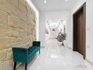 Rooftop Oasis with Plunge Pool & BBQ - 1