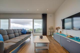 Ridge View Rooms - in a Shared Apartment - Sea Views - 1