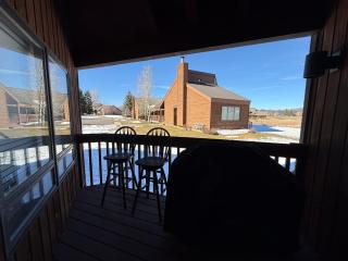 TALISMAN AMAZING VIEWS Walk to Uptown Sleeps 4 - 4