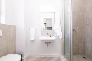 113 Paarl 2 Bedroom Lux Aprt With Parking & Aircon - 4