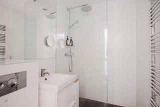 Luxury City Stay Cozy Apartment with Sunny Balcony - 1