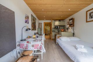 Clos Du Savoy - South Facing Balcony - Happy Rentals - 4