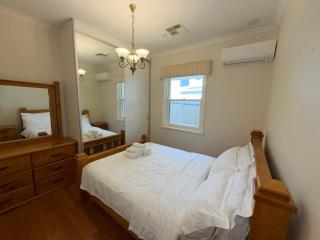 Bright and modern home in heart of South Perth - 2