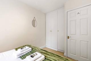 3-Bed Battersea Maisonette Private Garden Zone 2 - 4