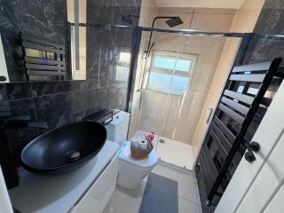 Cozy Escape Garden Flat - 6