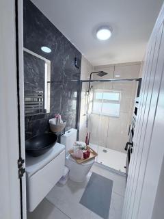 Cozy Escape Garden Flat - 4