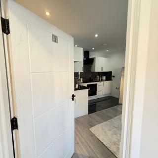 Cozy Escape Garden Flat - 1