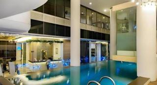 Blue Sky Hotel Petamburan - 8