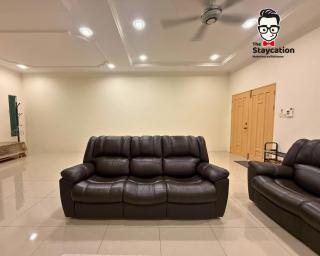 Staycation Homestay 83 Unigarden near Unimas - 2