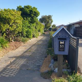 Double bedroom with Queen size bed - Gateway to your adventures - 8