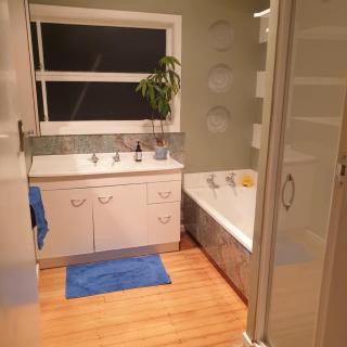 Double bedroom with Queen size bed - Gateway to your adventures - 1