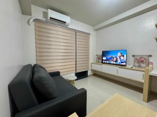 Cozy Condo with Balcony Pool View - 6