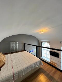 Twin Danube Lofts by Chain Bridge - 9